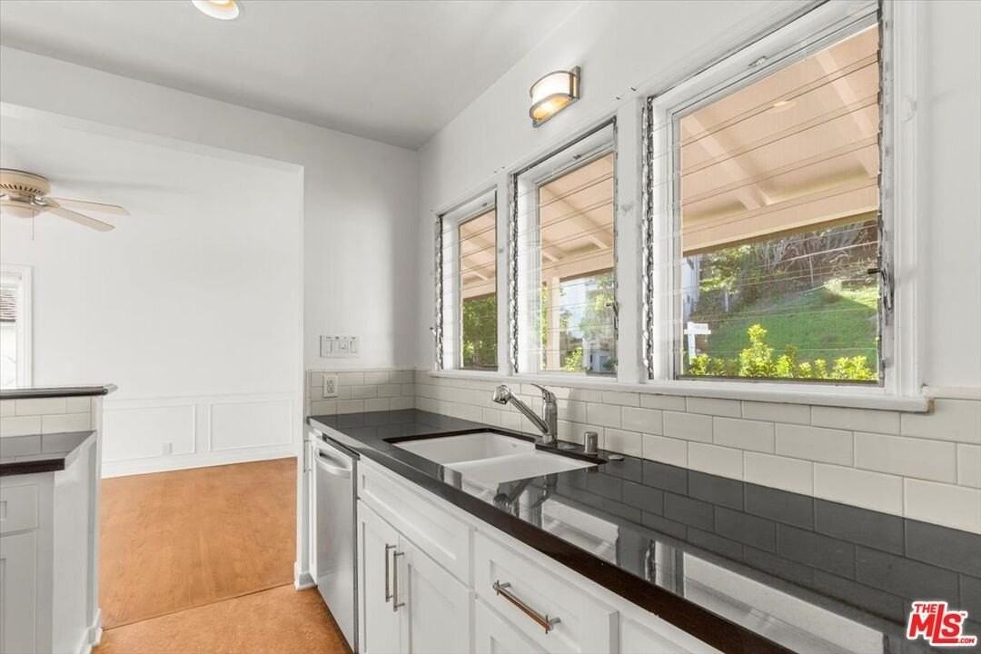 2258 Moreno Dr - Photo 3 of 40