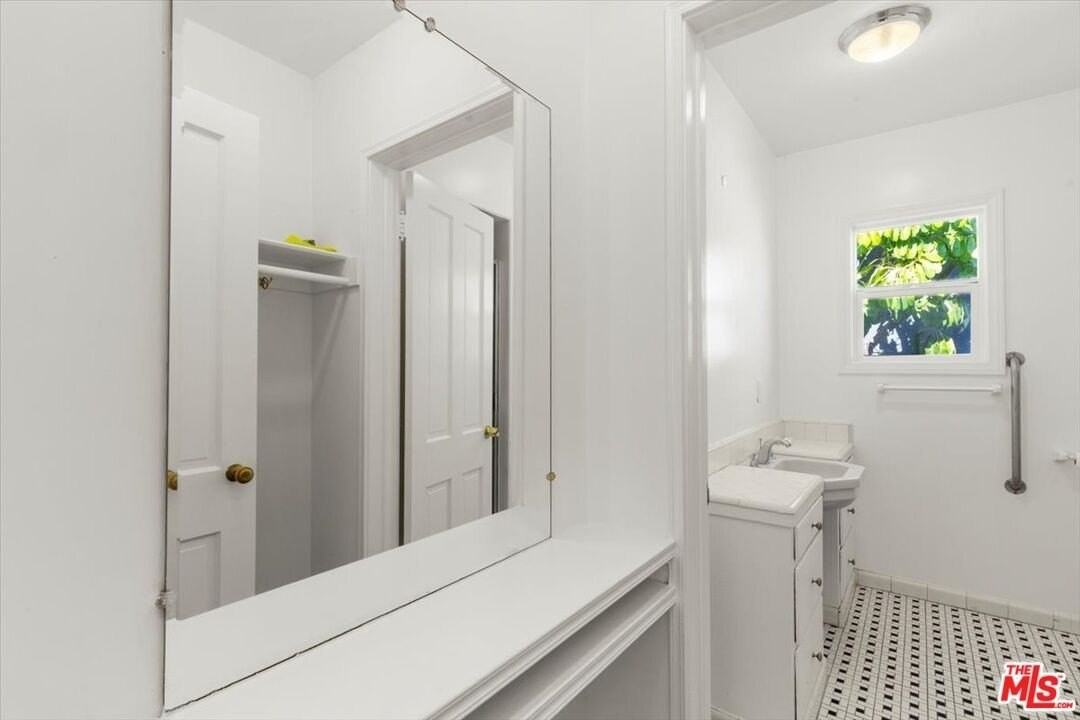 2258 Moreno Dr - Photo 6 of 40