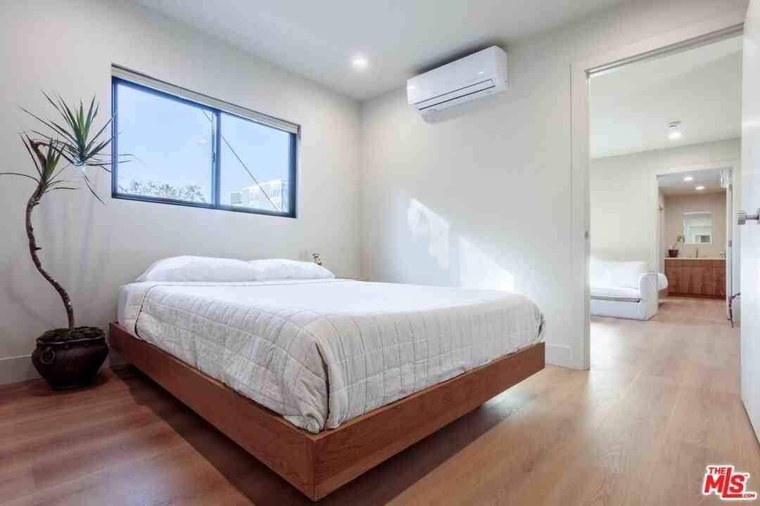 859 N Mansfield Ave Unit 6902-A #6902A - Photo 5 of 18