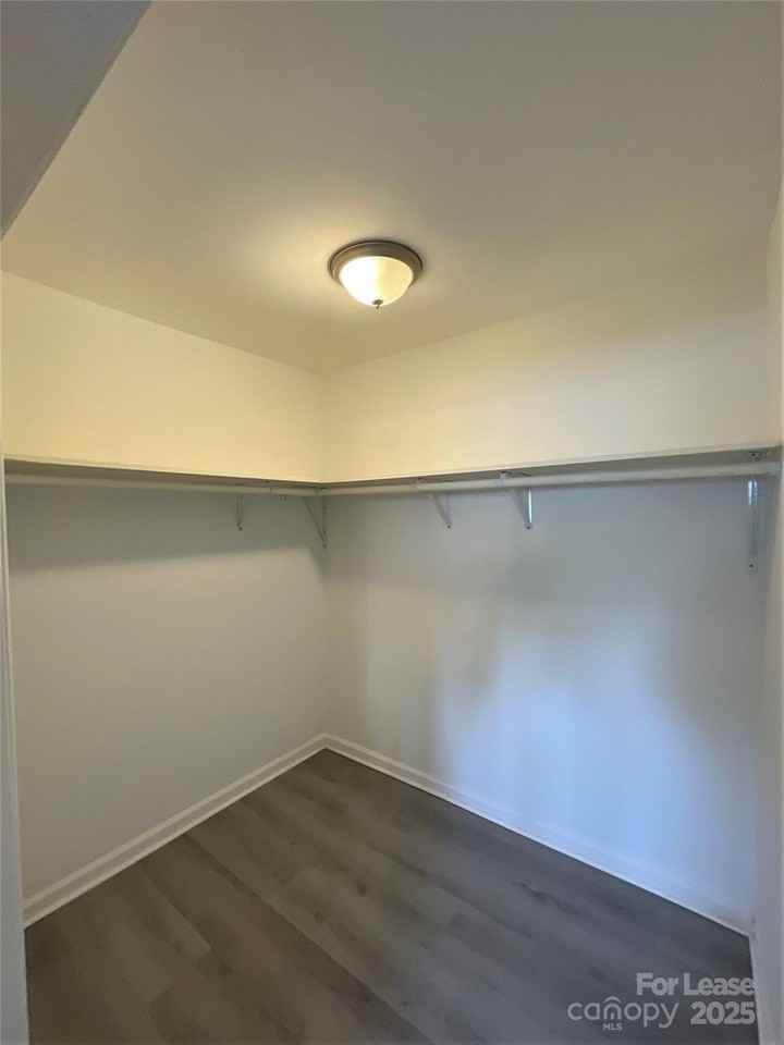 1607 Russell Ave - Photo 7 of 17