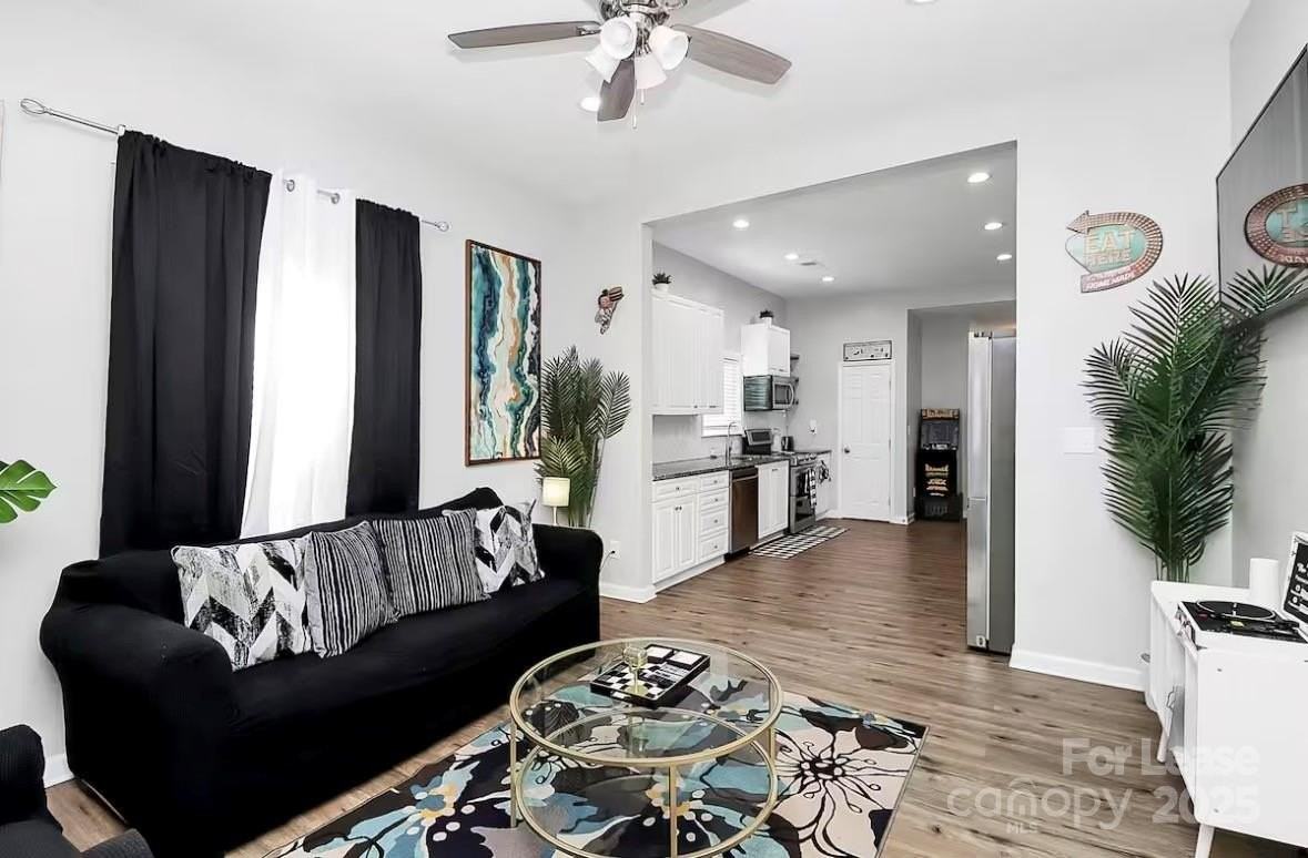 1806 Vinton St - Photo 2 of 12