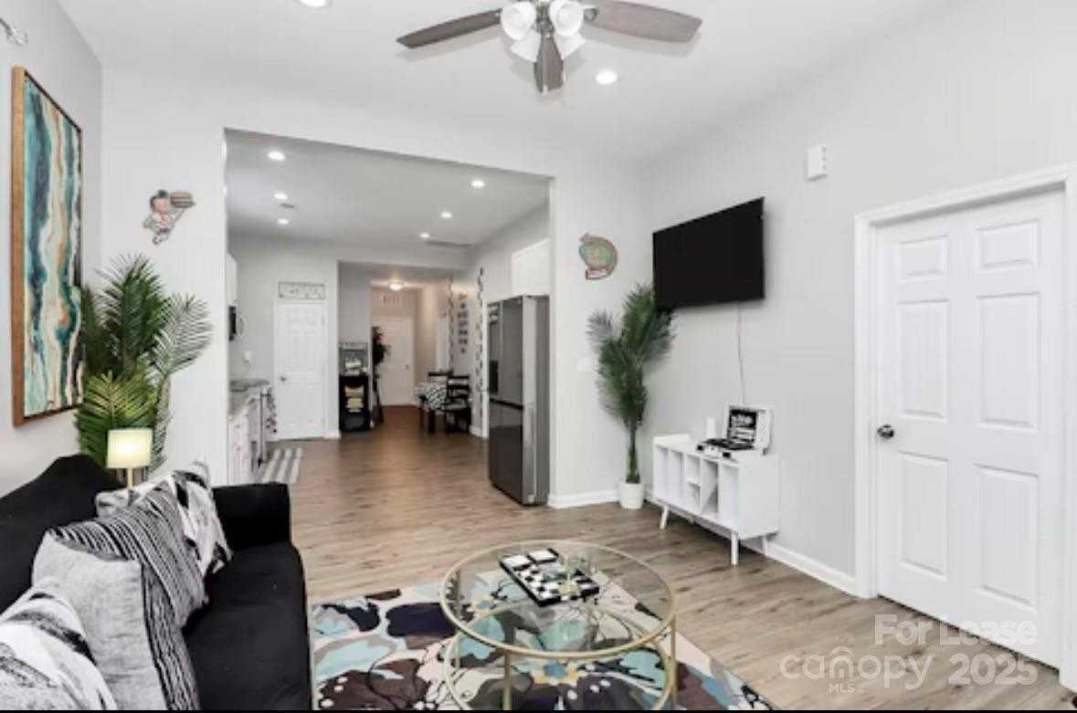 1806 Vinton St - Photo 3 of 12