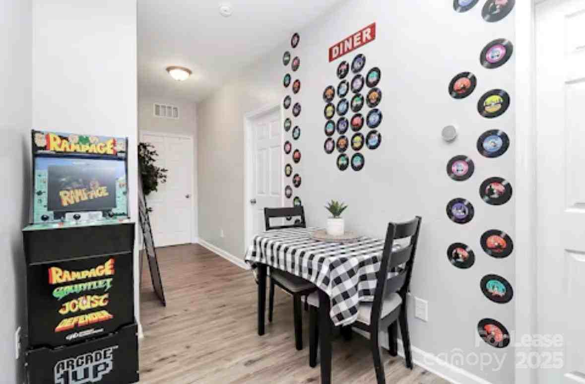 1806 Vinton St - Photo 5 of 12