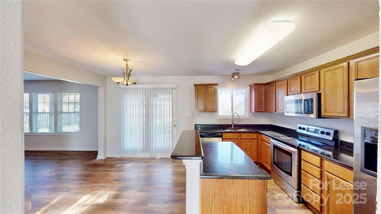 12911 Walking Stick Dr - Photo 4 of 30