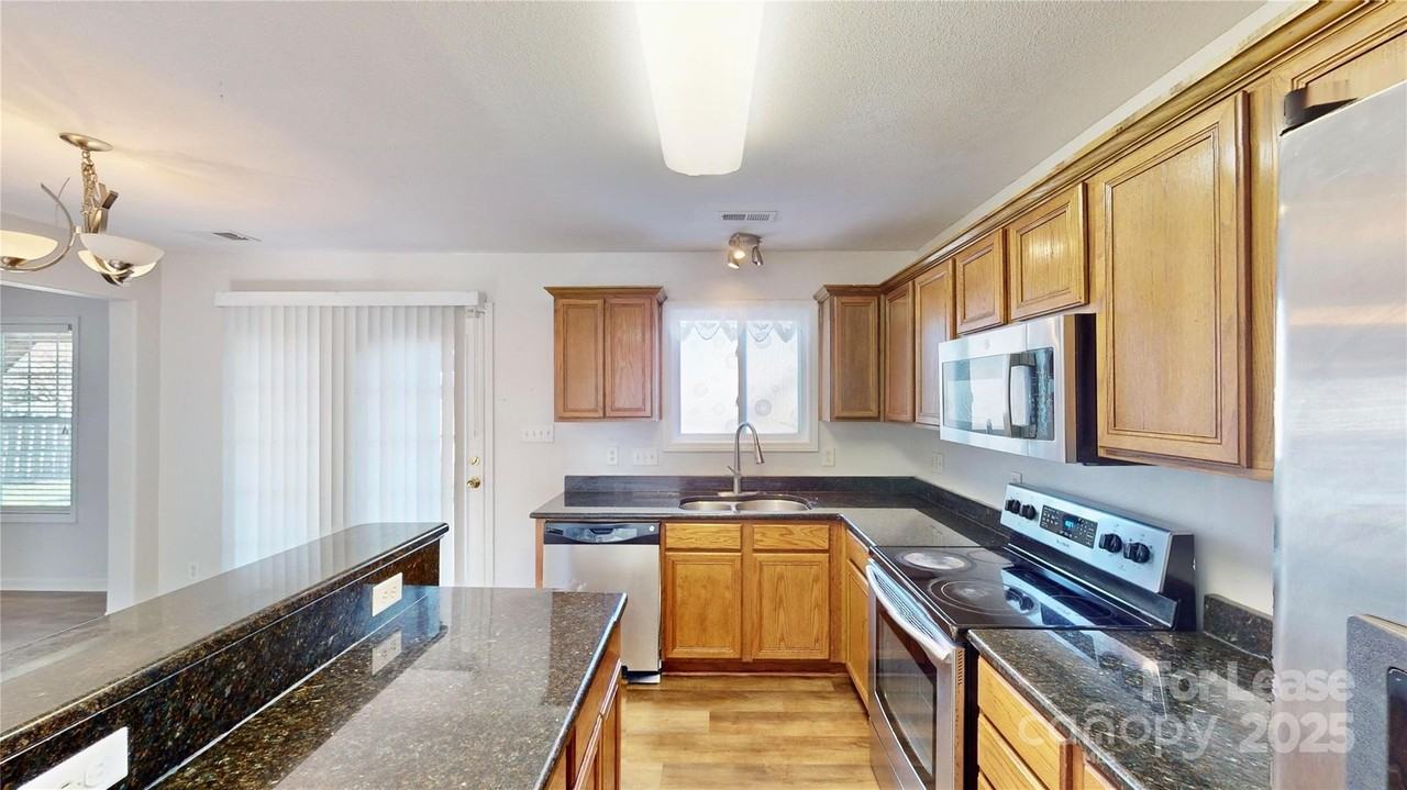 12911 Walking Stick Dr - Photo 6 of 30