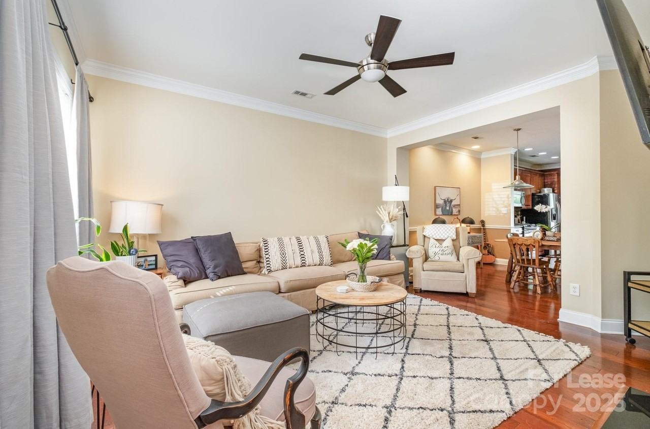 309 Hurston Cir - Photo 3 of 18