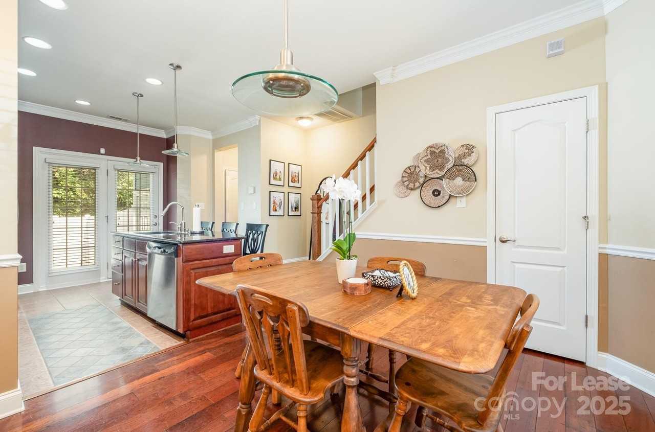 309 Hurston Cir - Photo 4 of 18