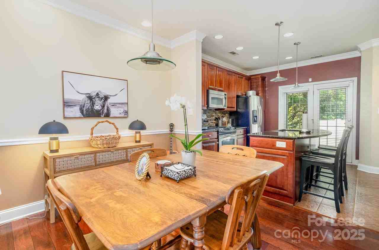 309 Hurston Cir - Photo 6 of 18