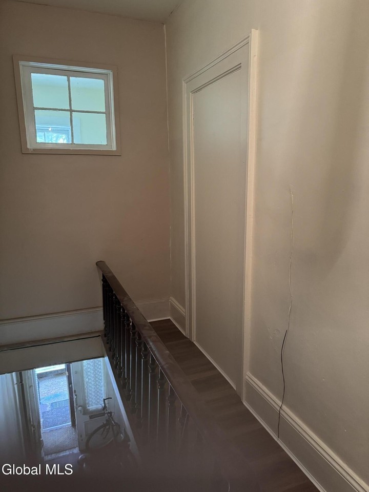 305 2nd St #2ndFL - Photo 4 of 18