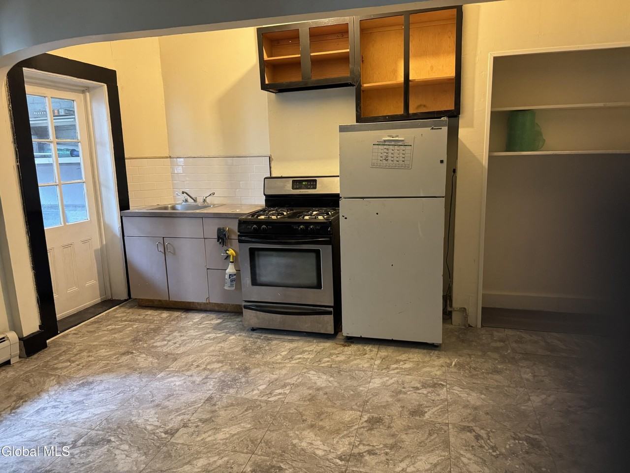 305 2nd St #2ndFL - Photo 5 of 18