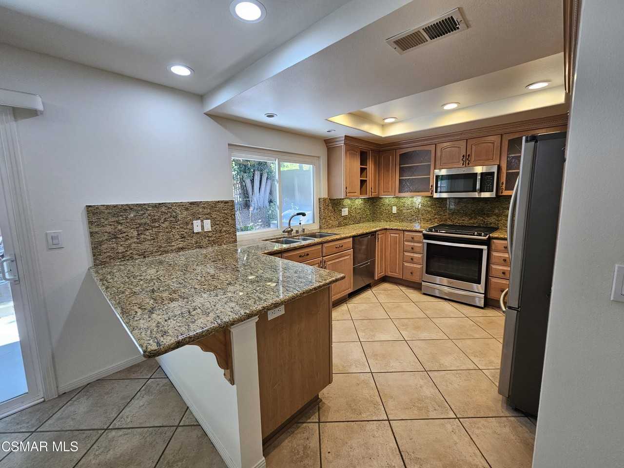 1815 Sweet Briar Pl - Photo 2 of 25