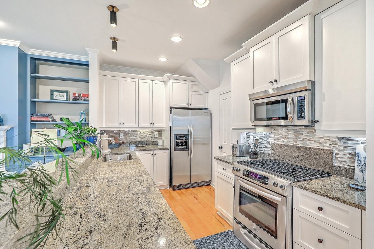 152 Spring St Apt E #E - Photo 5 of 23