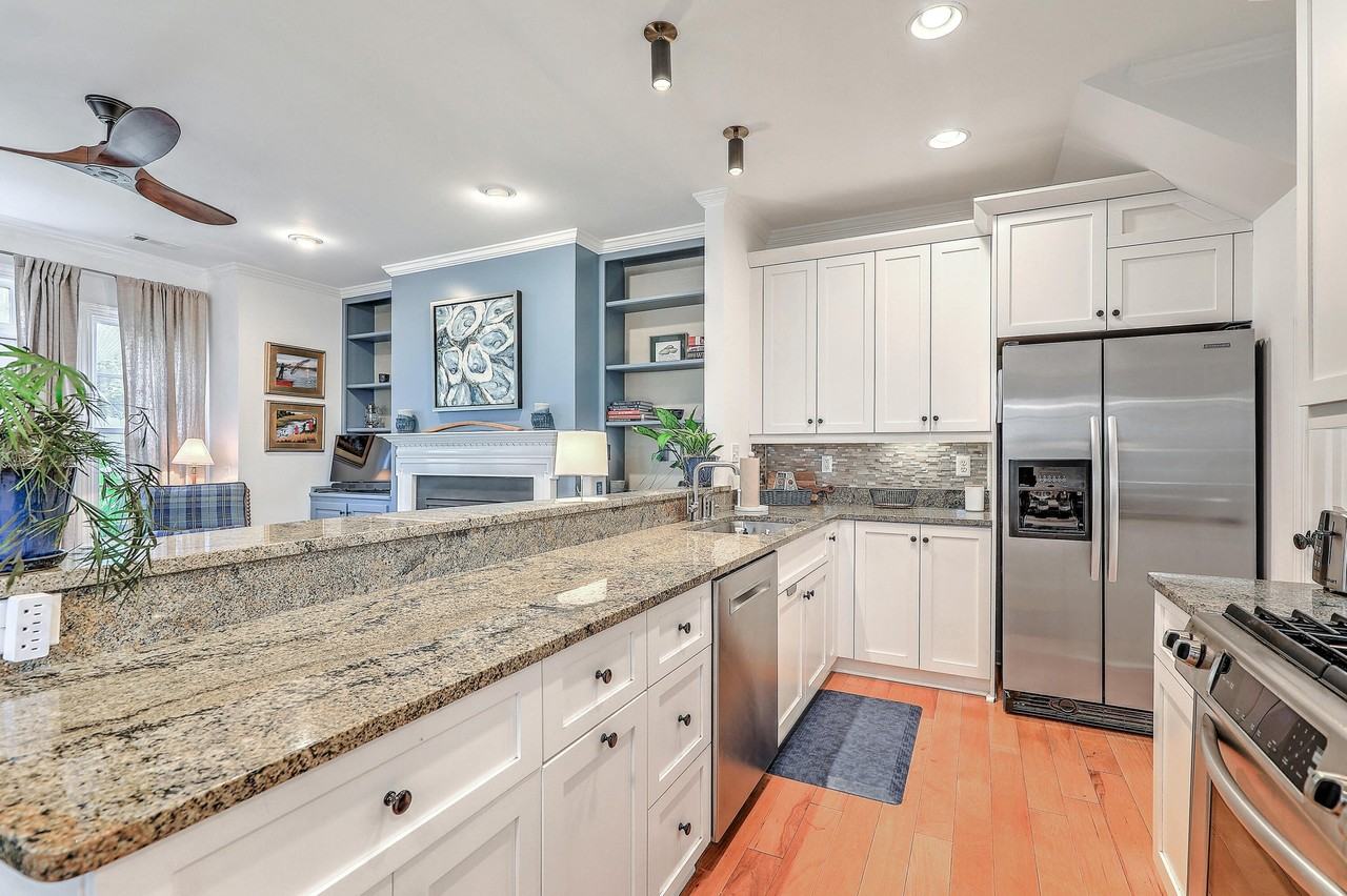 152 Spring St Apt E #E - Photo 6 of 23