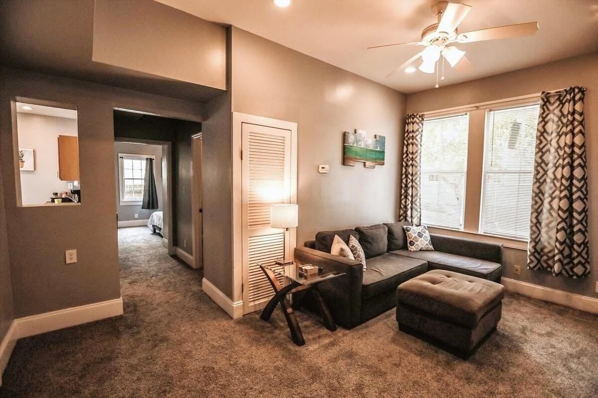 2 Woolfe St Apt A - Photo 3 of 24