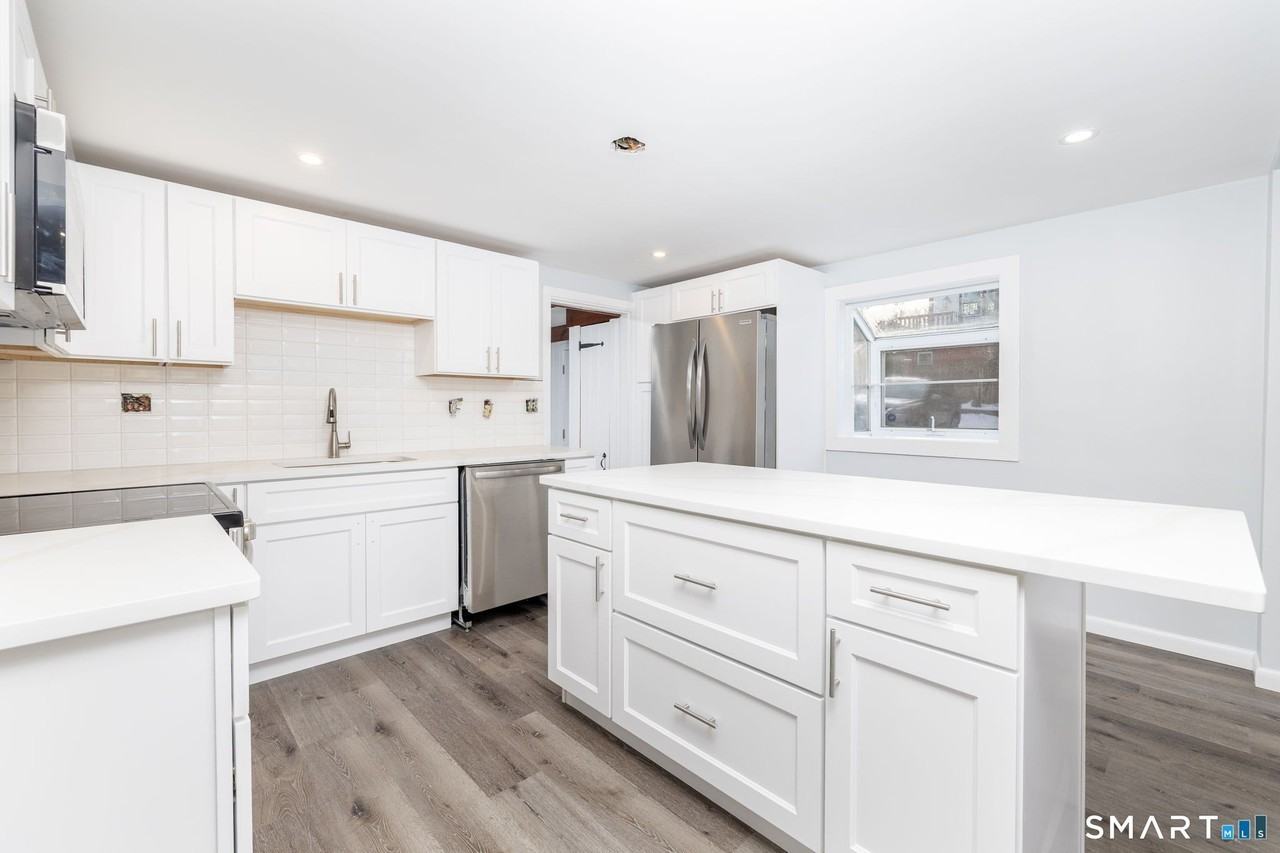 153 Gridley St - Photo 5 of 14