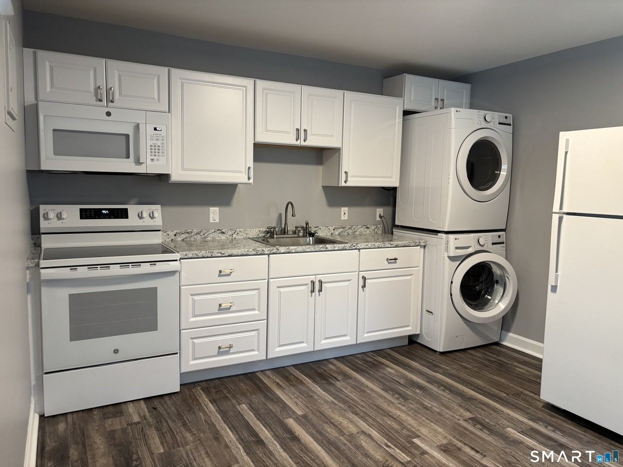 142 Meridian St - Photo 3 of 10