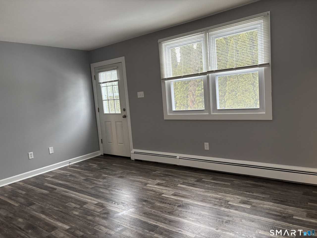 142 Meridian St - Photo 4 of 10