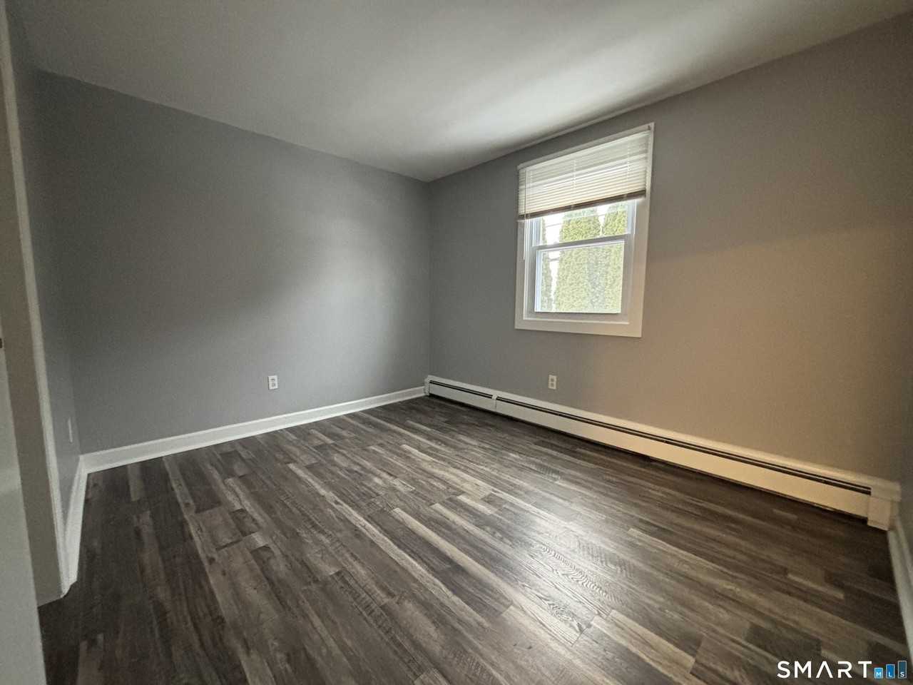 142 Meridian St - Photo 6 of 10