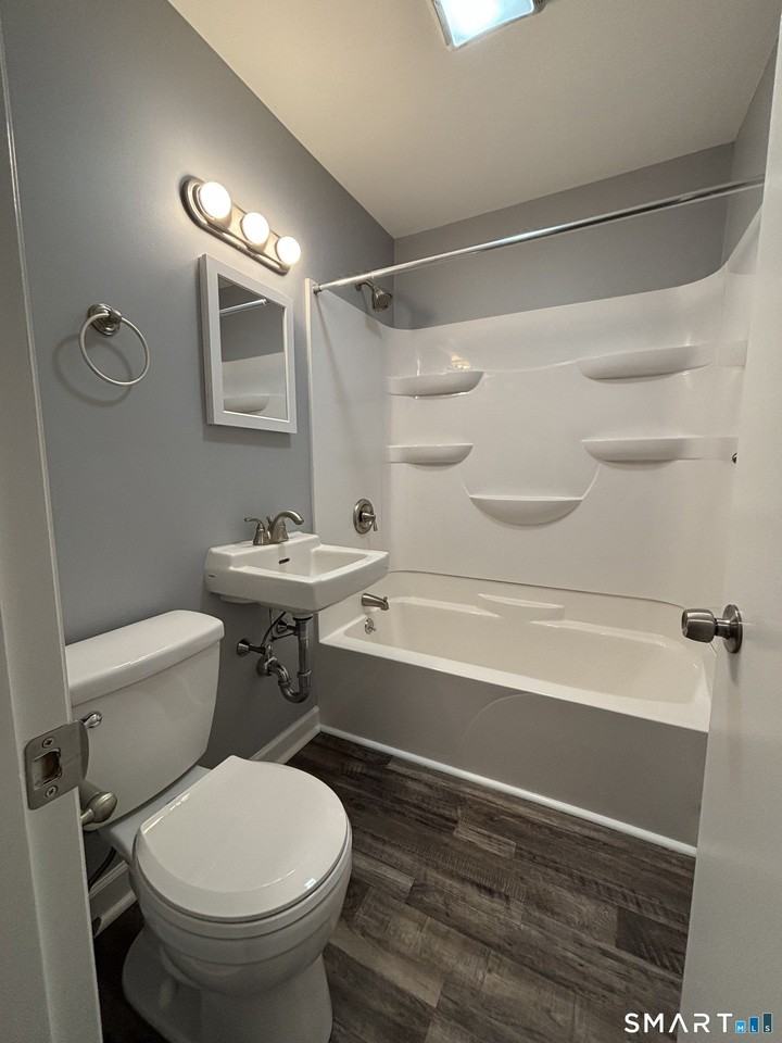 142 Meridian St - Photo 7 of 10