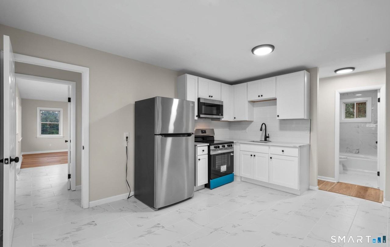 280 Marion St - Photo 4 of 9