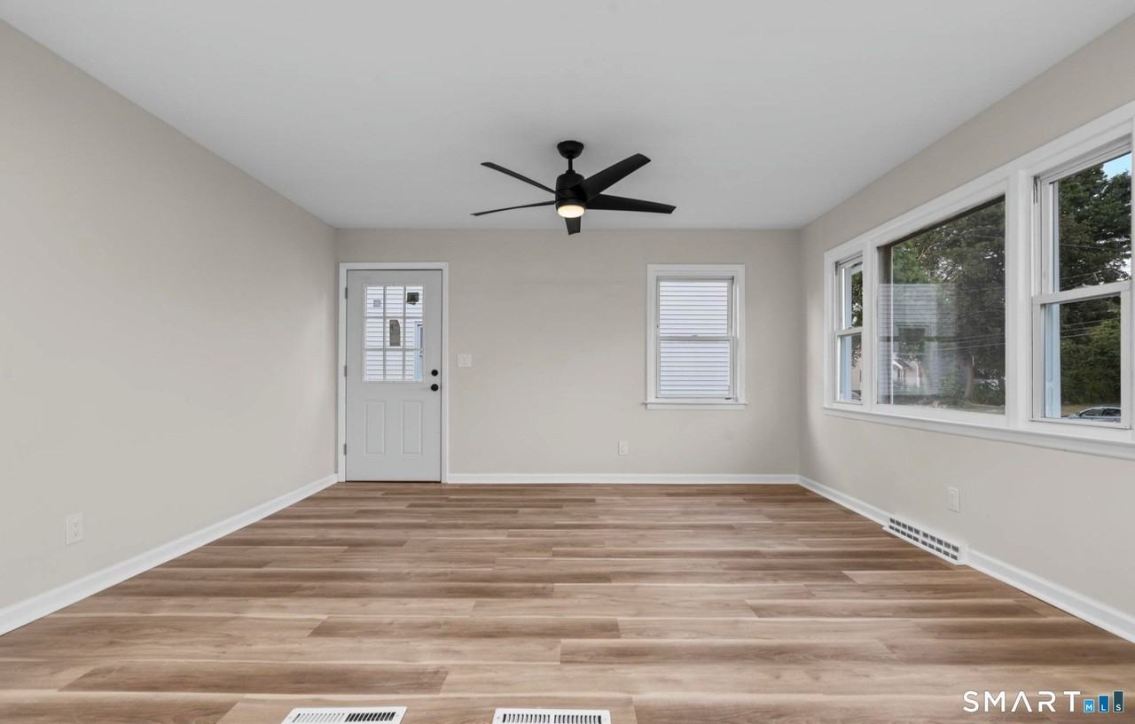 280 Marion St - Photo 7 of 9