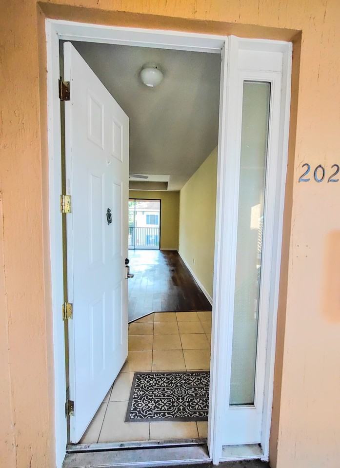 300 Via Castilla #202 - Photo 2 of 30