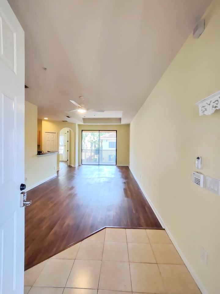 300 Via Castilla #202 - Photo 6 of 30