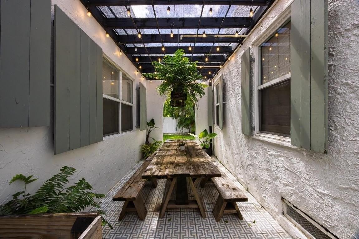 717 Forest Hill Blvd - Photo 3 of 50