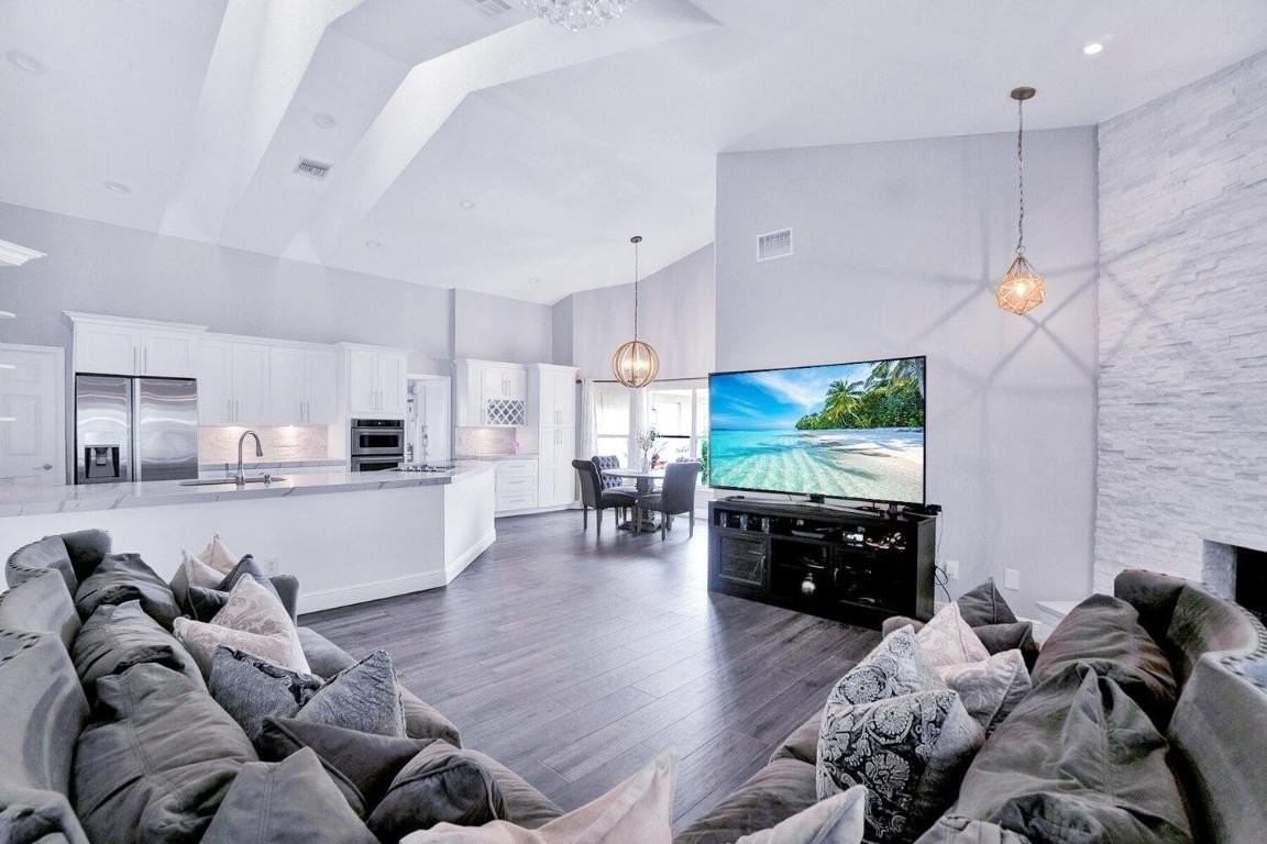 1350 Longlea Ter - Photo 2 of 50