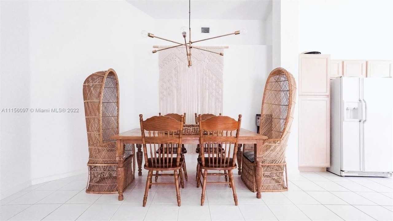 5449 Grande Palm Cir - Photo 3 of 12