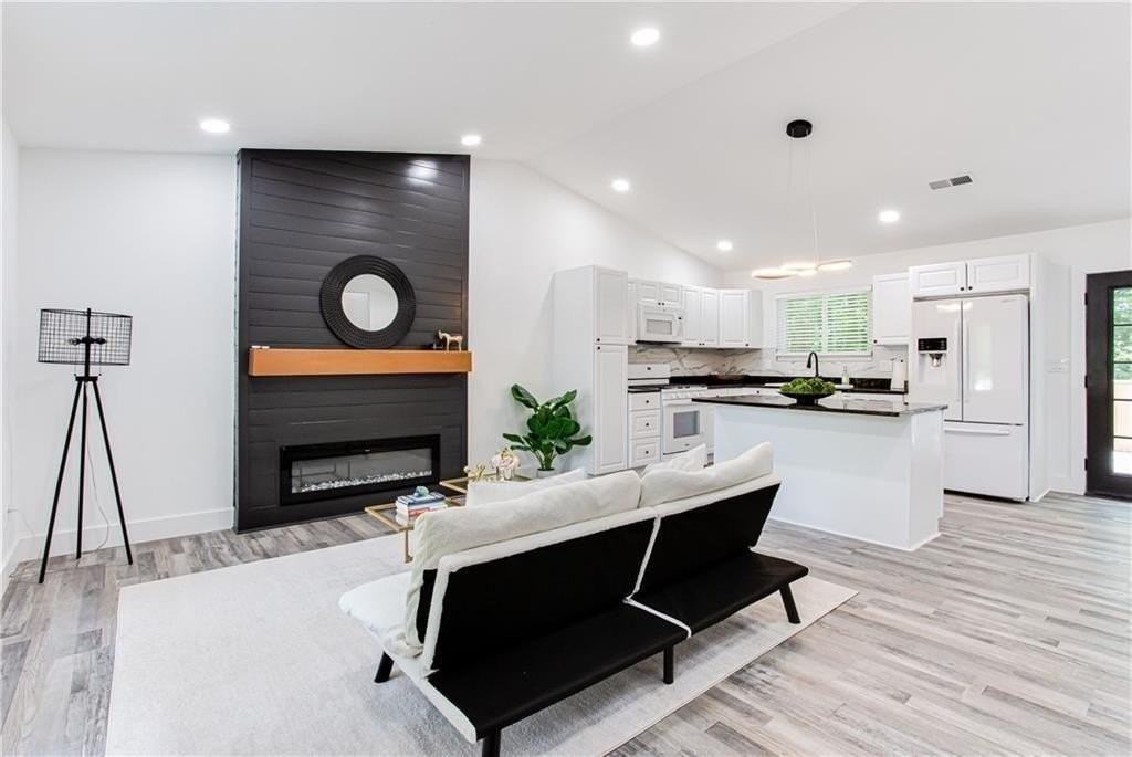 3038 Sutter Ct - Photo 2 of 22