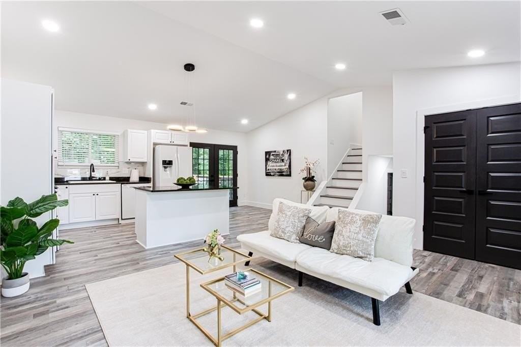 3038 Sutter Ct - Photo 3 of 22