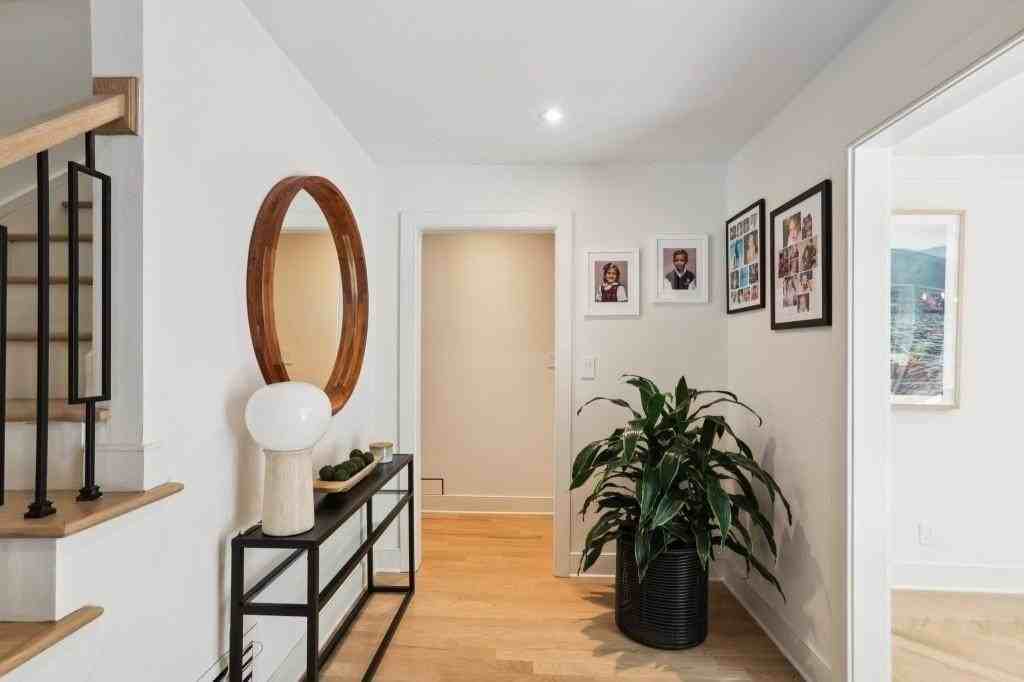 1007 Somerset Dr Nw - Photo 2 of 40