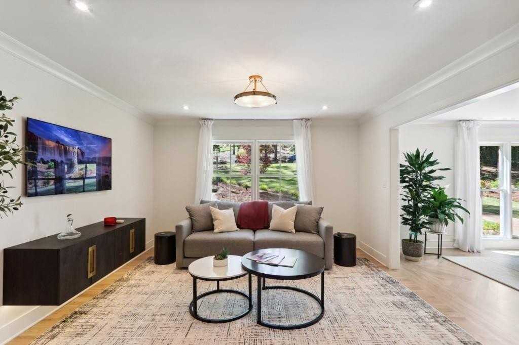 1007 Somerset Dr Nw - Photo 4 of 40