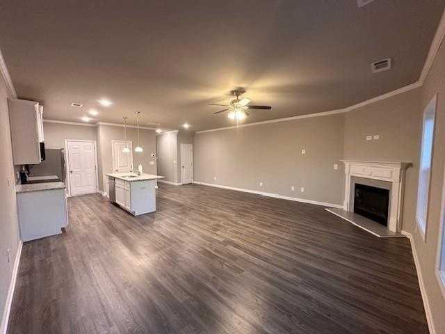 5125 Fox Den Rd - Photo 7 of 33