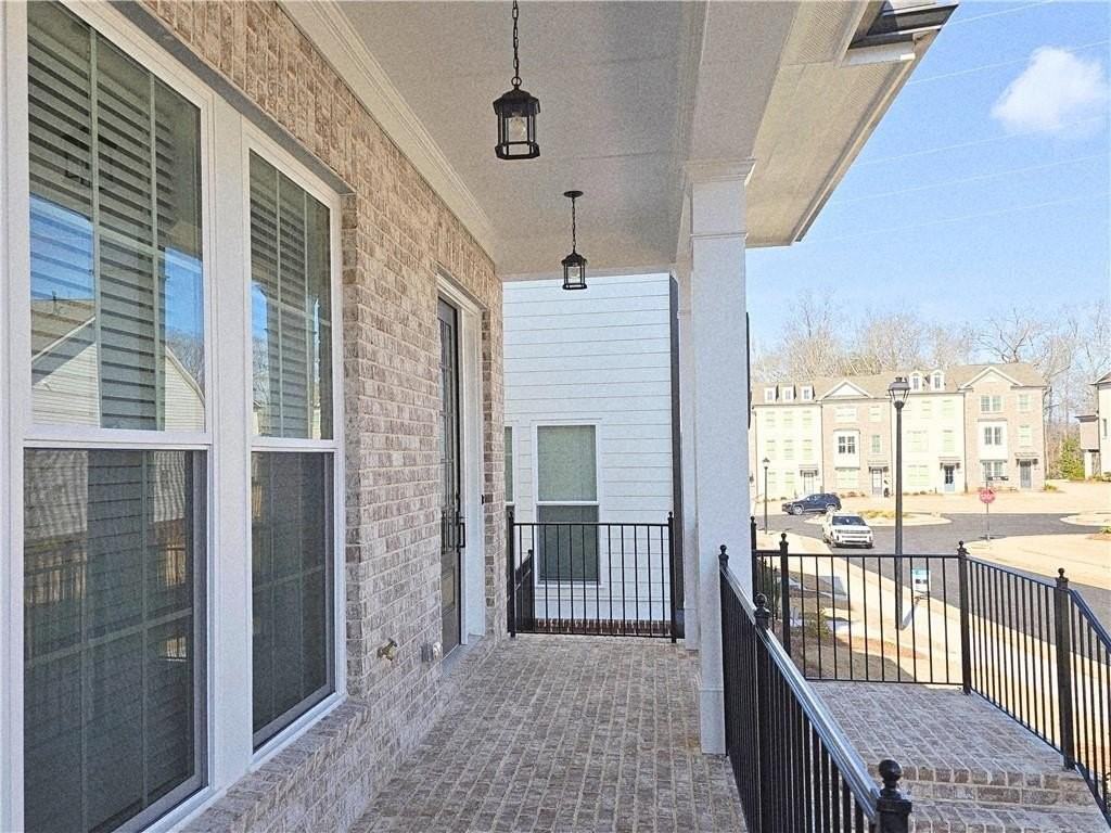 163 Basil St - Photo 4 of 50