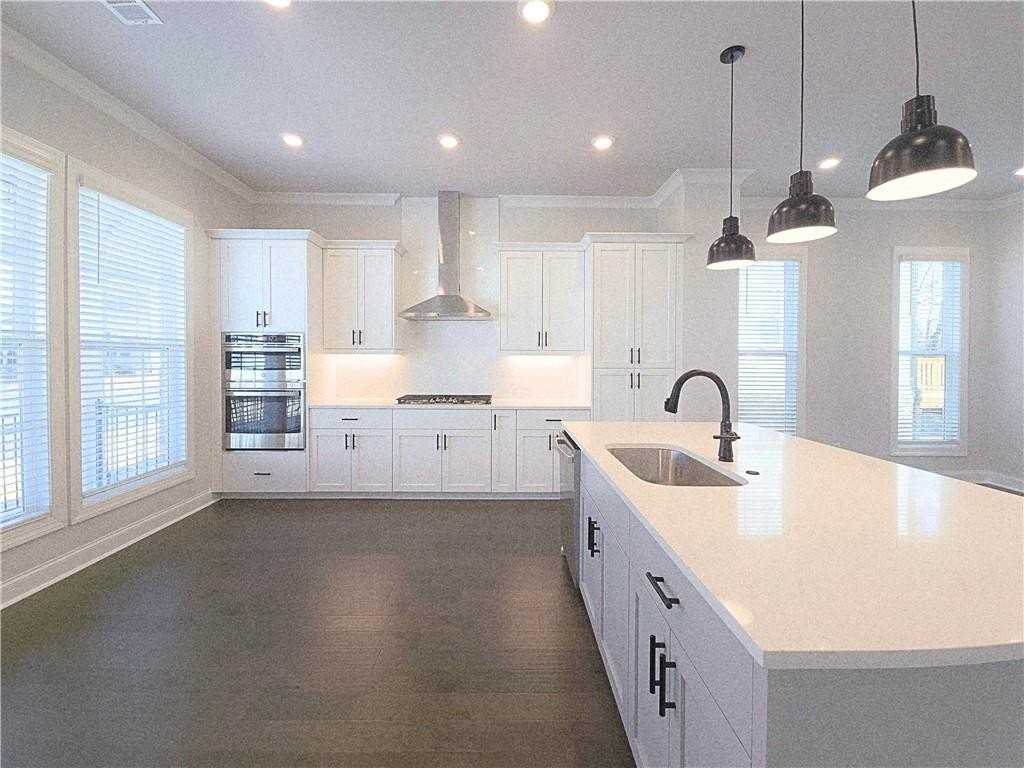 163 Basil St - Photo 7 of 50