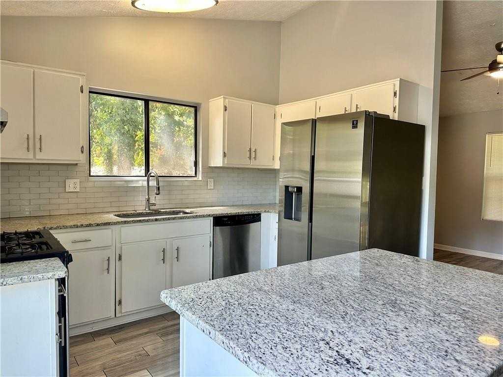 3897 Murdock Ln - Photo 3 of 11