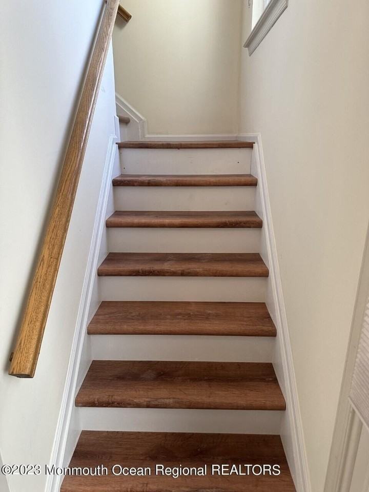 9 Hancock Ln - Photo 3 of 13