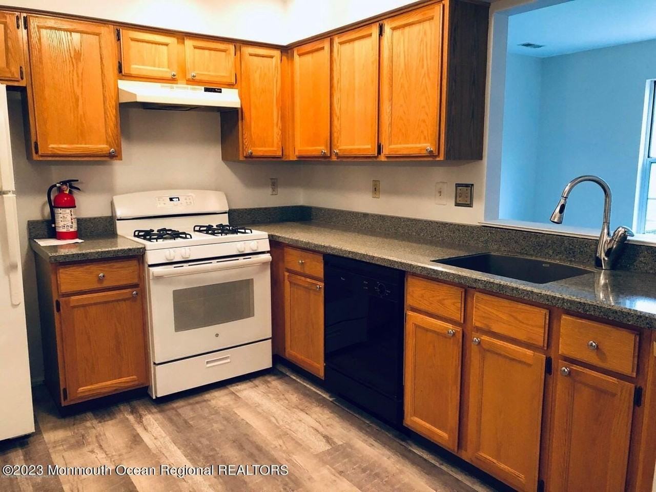 9 Hancock Ln - Photo 4 of 13