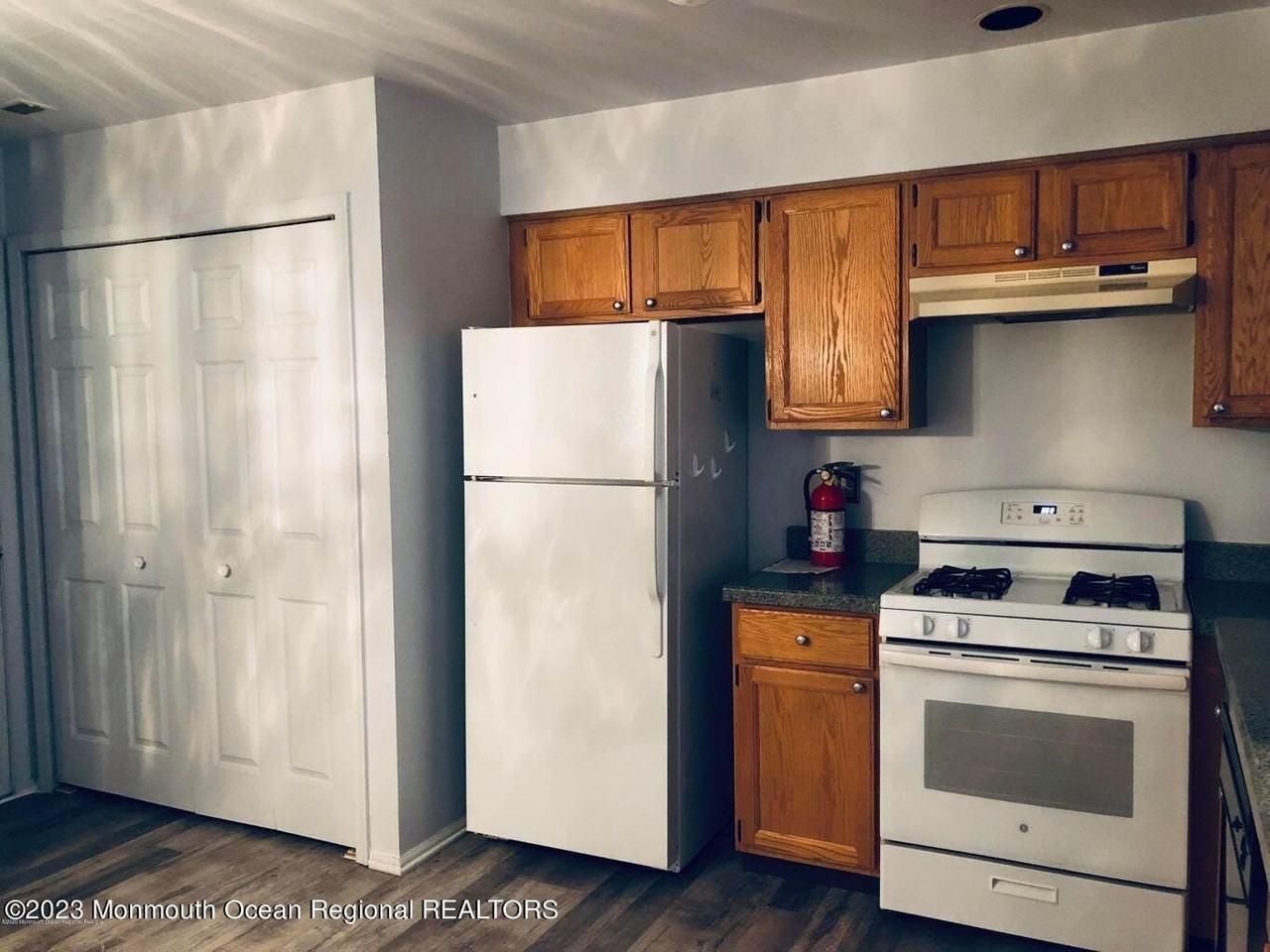 9 Hancock Ln - Photo 5 of 13