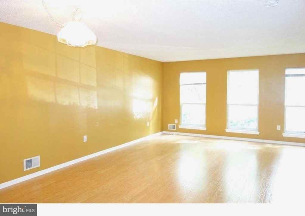 162 Shrewsbury Ct - Photo 2 of 13