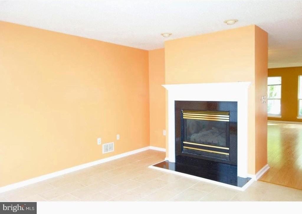 162 Shrewsbury Ct - Photo 5 of 13