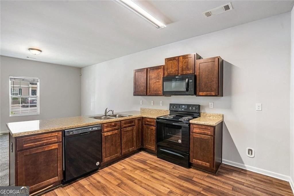 4043 Avalon Rd Sw - Photo 5 of 10