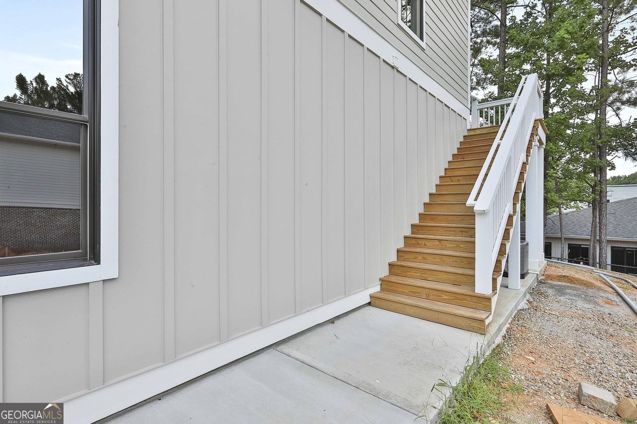 3042 State St - Photo 3 of 41