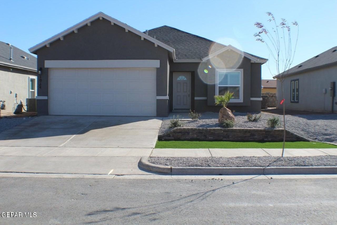 1014 Rebeca Way - Photo 2 of 31