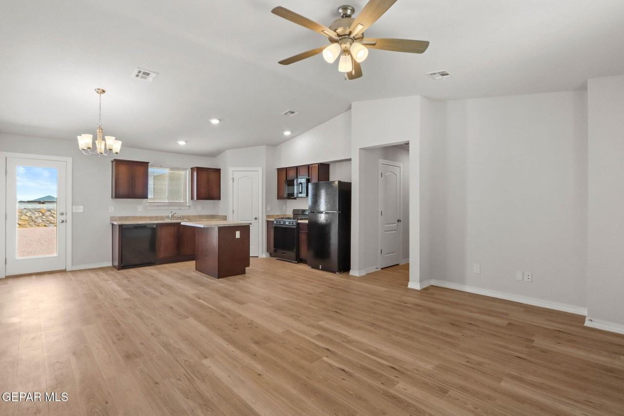 14545 Faxon Yucca Ave - Photo 7 of 25