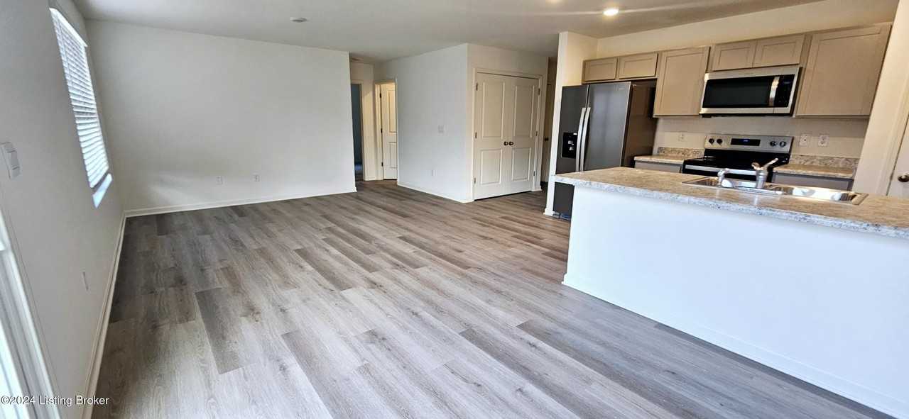 1557 Robin Rd - Photo 2 of 18