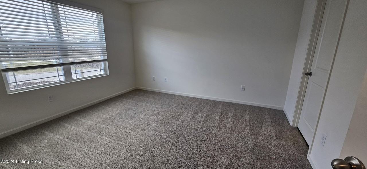 1557 Robin Rd - Photo 4 of 18