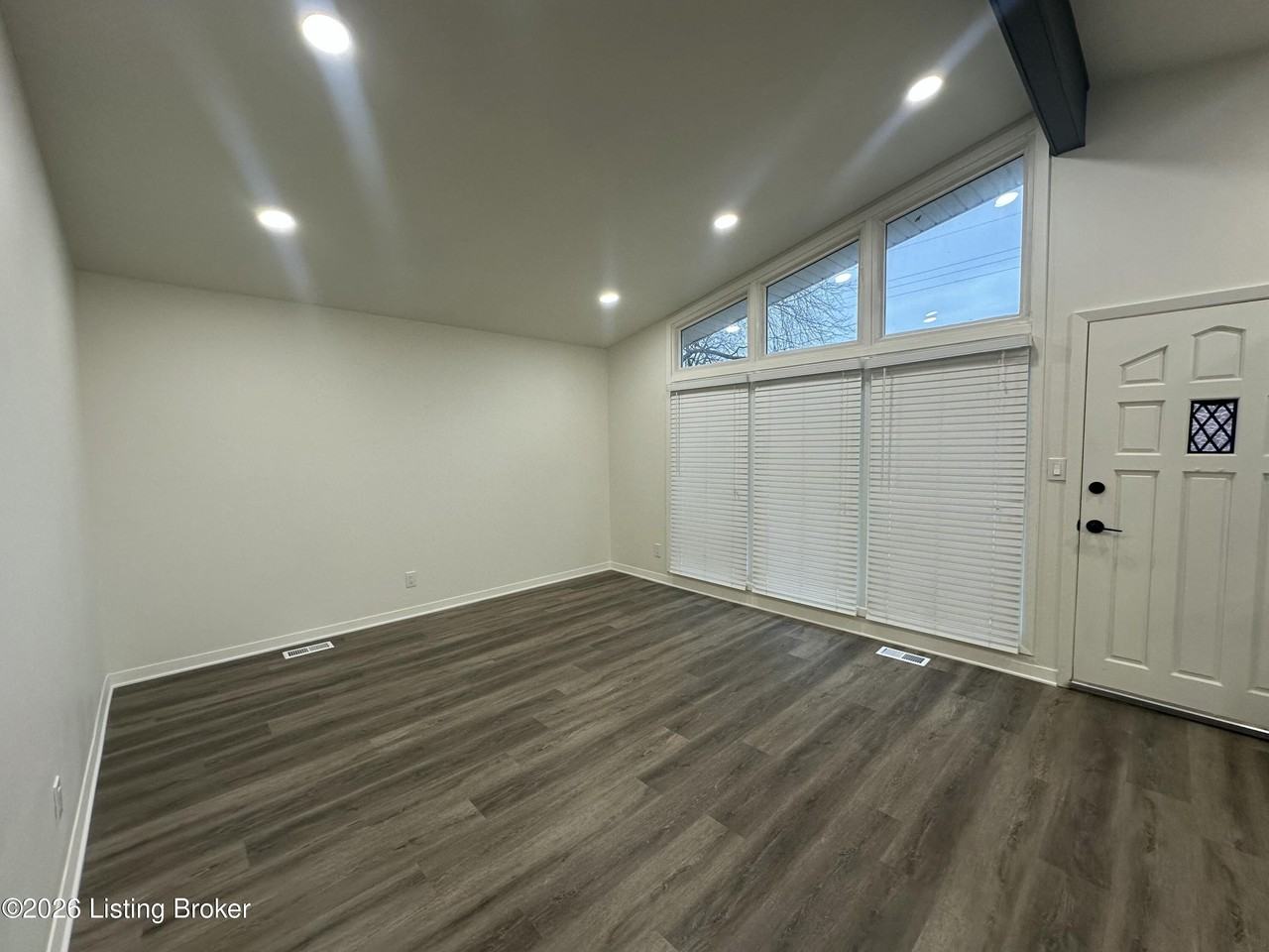 4806 Mid Dr - Photo 2 of 23